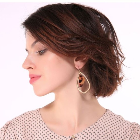 Vintage Gold Hoop Earrings - Picture 2 of 4